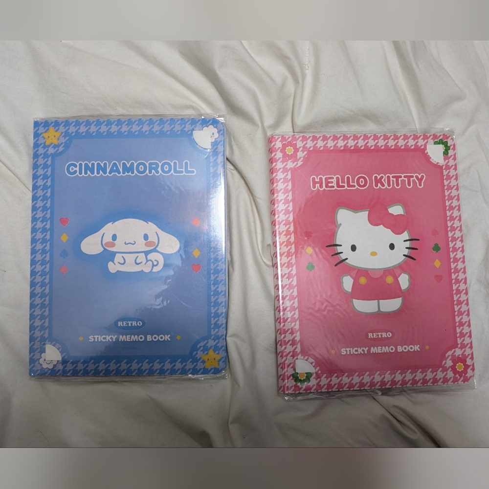 NWT Retro Cinnamoroll and Hello Kitty Sticky Memo Books